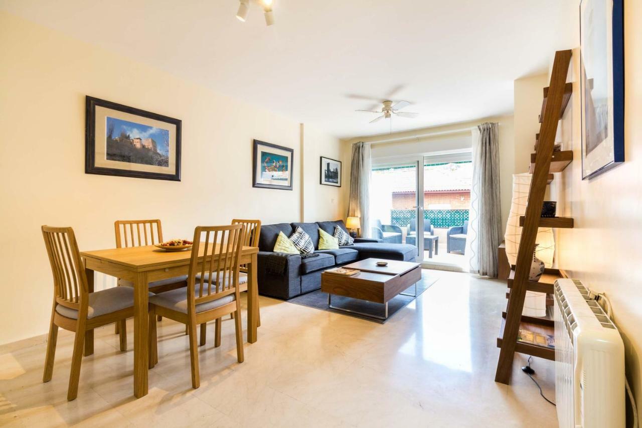 Apartamento Paseo Del Salon Granada Bagian luar foto