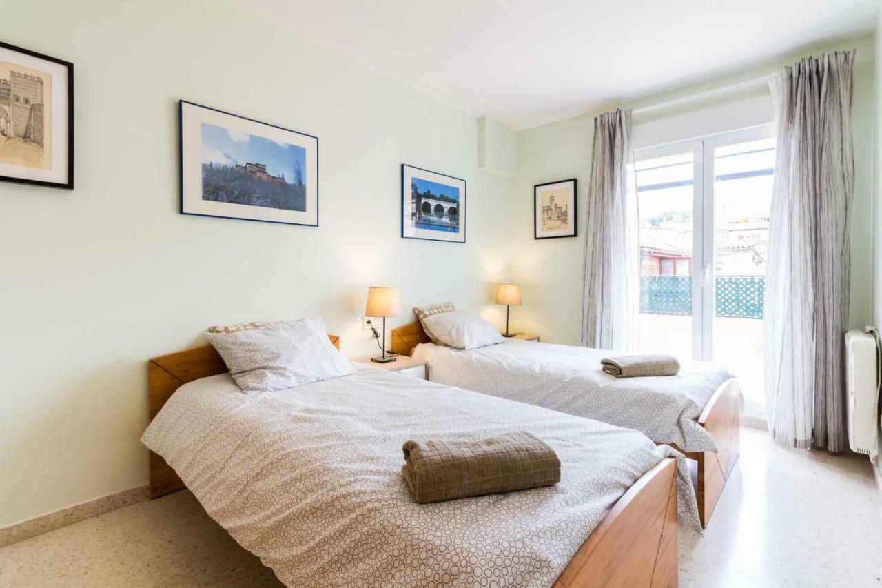 Apartamento Paseo Del Salon Granada Bagian luar foto